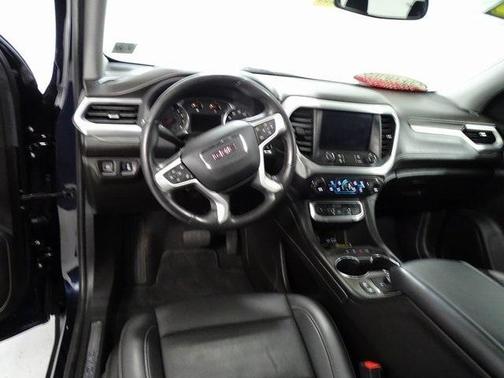 2022 GMC Acadia SLT