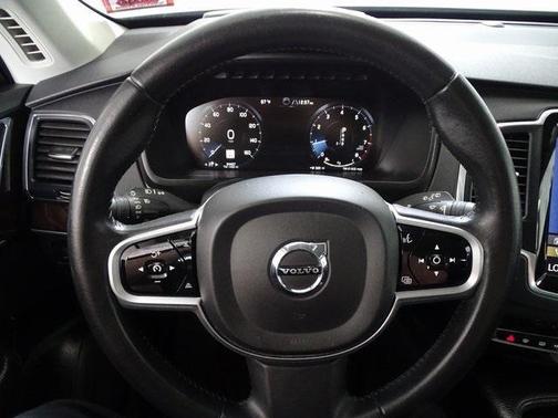 2019 Volvo XC90 T6 Momentum