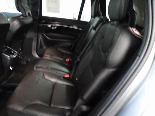2019 Volvo XC90 T6 Momentum