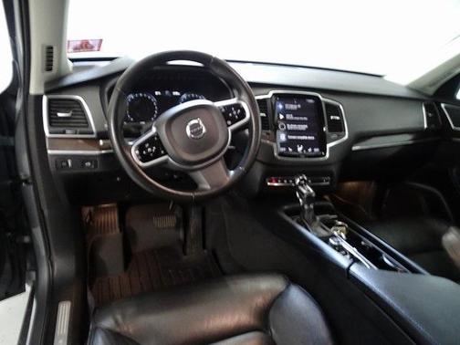 2019 Volvo XC90 T6 Momentum