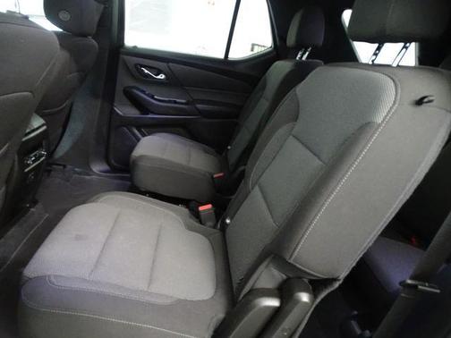 Mosaic Black Metallic 2023 Chevrolet Traverse LT Cloth