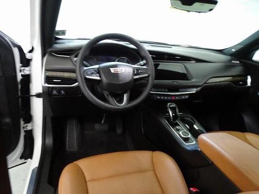 2022 Cadillac XT4 Premium Luxury