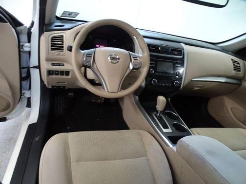 Pearl White 2015 Nissan Altima 2.5 SV