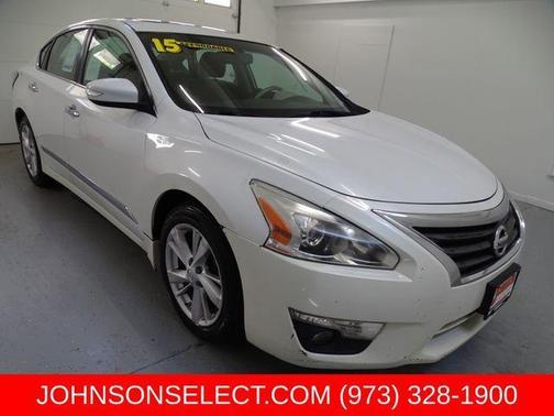 Pearl White 2015 Nissan Altima 2.5 SV