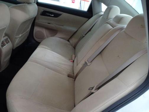 Pearl White 2015 Nissan Altima 2.5 SV