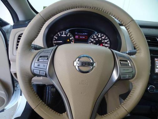 Pearl White 2015 Nissan Altima 2.5 SV