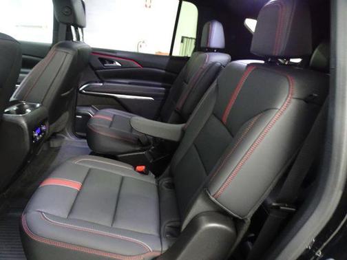 Mosaic Black Metallic 2024 Chevrolet Traverse RS