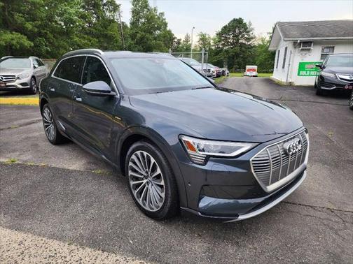 2019 Audi e-tron Premium Plus
