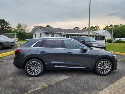 2019 Audi e-tron Premium Plus