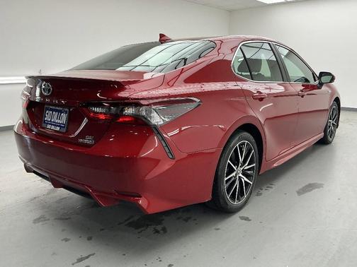 2021 Toyota Camry Hybrid SE