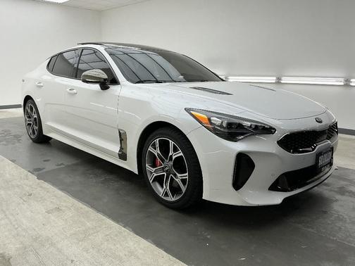 Snow White Pearl 2019 Kia Stinger GT2