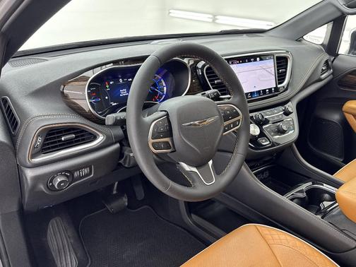 2023 Chrysler Pacifica Hybrid Pinnacle