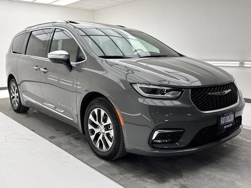 2023 Chrysler Pacifica Hybrid Pinnacle
