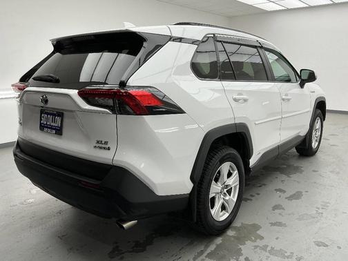 2020 Toyota RAV4 Hybrid XLE