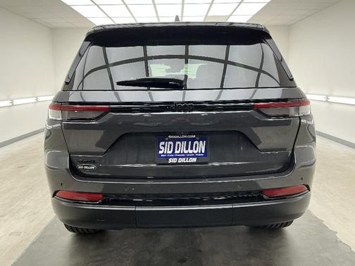Metallic 2025 Jeep Grand Cherokee Laredo