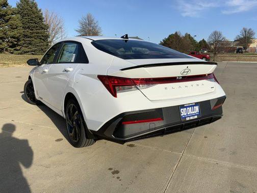 2026 Hyundai ELANTRA HEV SEL