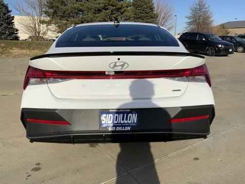 2026 Hyundai ELANTRA HEV SEL