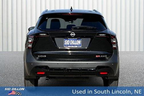 Super Black 2025 Nissan Kicks SR