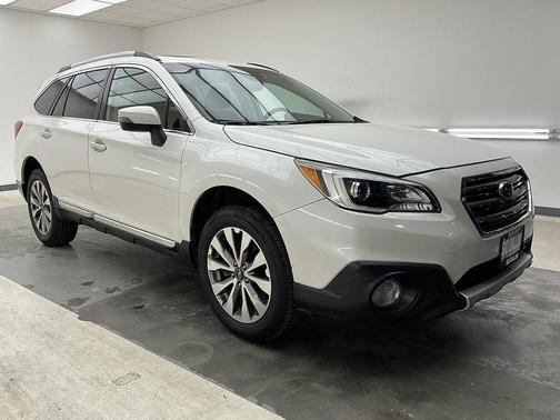 Crystal White Pearl 2017 Subaru Outback 3.6R Touring