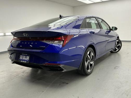 2022 Hyundai ELANTRA Limited