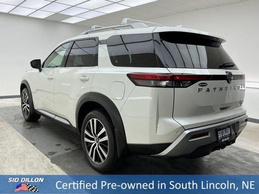 White 2023 Nissan Pathfinder Platinum