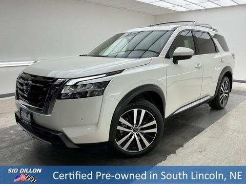 White 2023 Nissan Pathfinder Platinum