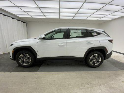 Pearl 2026 Hyundai TUCSON Hybrid Blue SE