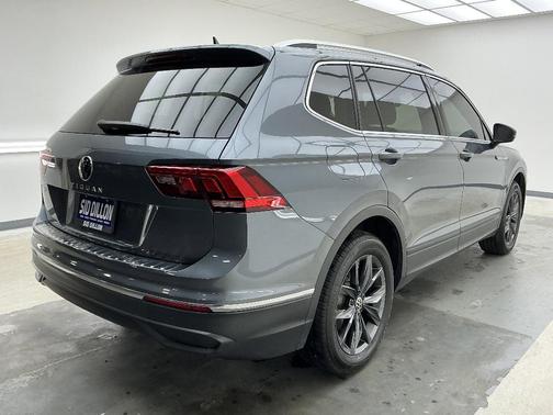 Platinum Gray Metallic 2023 Volkswagen Tiguan 2.0T SE