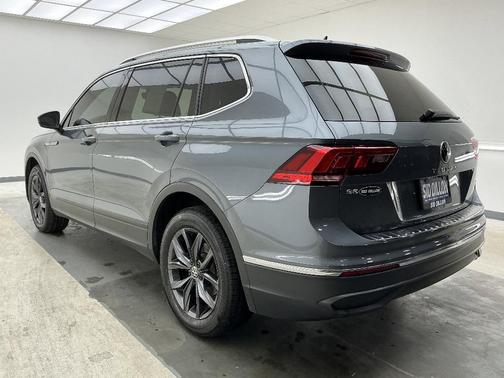Platinum Gray Metallic 2023 Volkswagen Tiguan 2.0T SE