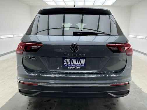 Platinum Gray Metallic 2023 Volkswagen Tiguan 2.0T SE