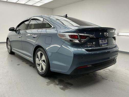 2016 Hyundai SONATA Hybrid Limited