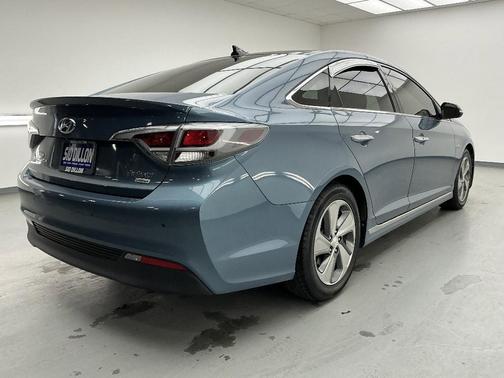2016 Hyundai SONATA Hybrid Limited