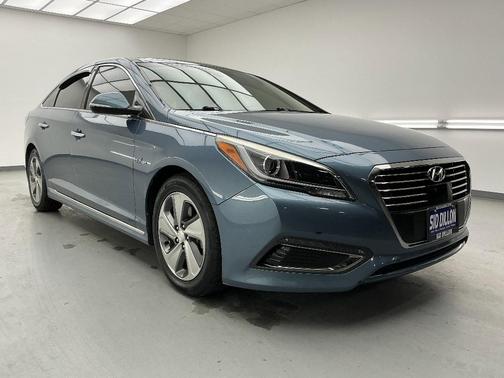 2016 Hyundai SONATA Hybrid Limited