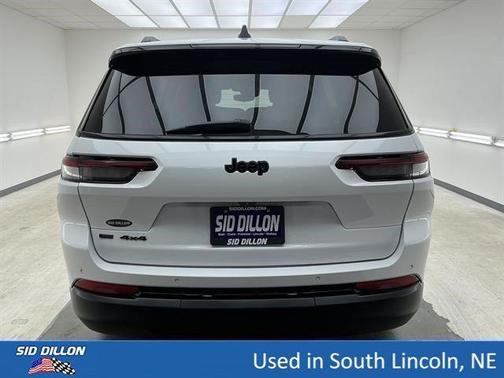 Bright White Clearcoat 2022 Jeep Grand Cherokee L Laredo