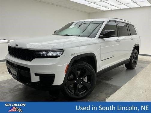 Bright White Clearcoat 2022 Jeep Grand Cherokee L Laredo