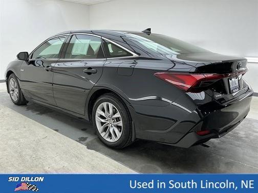 Midnight Black Metallic 2021 Toyota Avalon Hybrid XLE