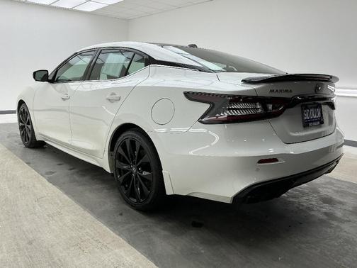 2023 Nissan Maxima SR