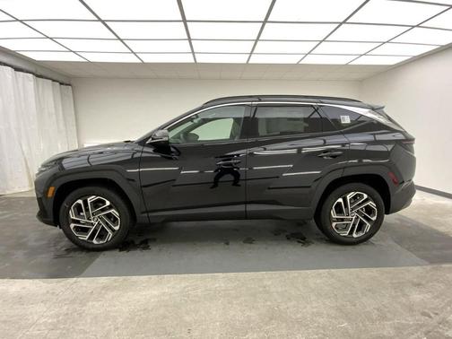 Phantom Black 2026 Hyundai TUCSON Limited