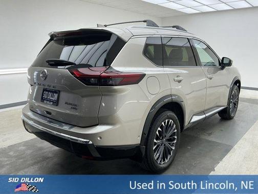 Champagne Silve 2025 Nissan Rogue Platinum