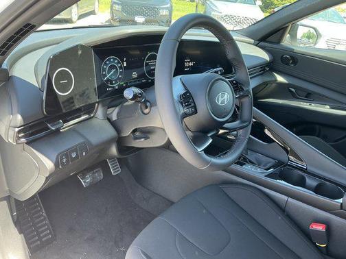 2025 Hyundai ELANTRA HEV SEL