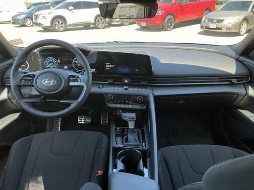2025 Hyundai ELANTRA HEV SEL