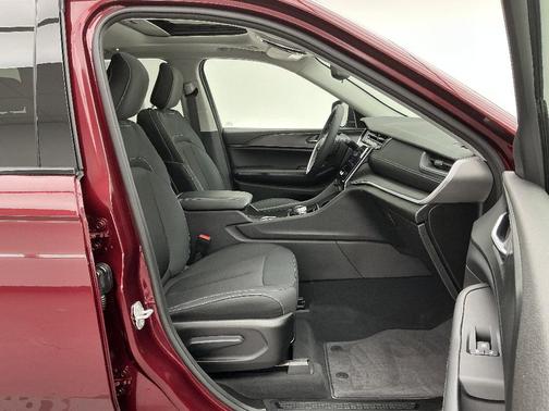 2024 Jeep Grand Cherokee Laredo X