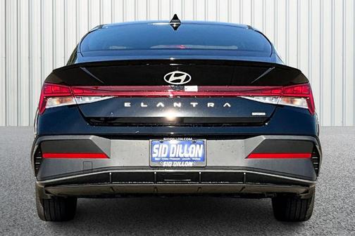 2025 Hyundai ELANTRA HEV SEL