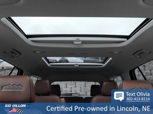 Photo 3 of 18 of 2020 Chevrolet Traverse High Country