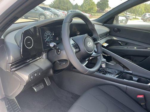 2025 Hyundai ELANTRA HEV SEL