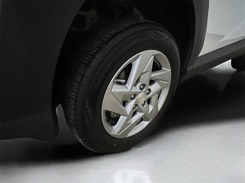 2025 Hyundai KONA SE