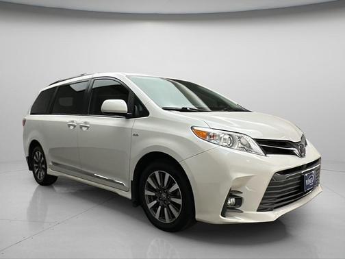 Blizzard Pearl 2020 Toyota Sienna XLE
