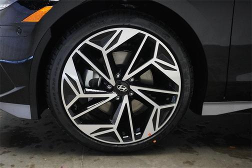 2025 Hyundai IONIQ 6 Limited