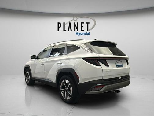 White Pearl 2025 Hyundai TUCSON SEL Convenience