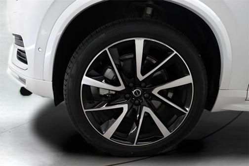 2024 Volvo XC90 B6 Ultimate Bright Theme 7-Seater